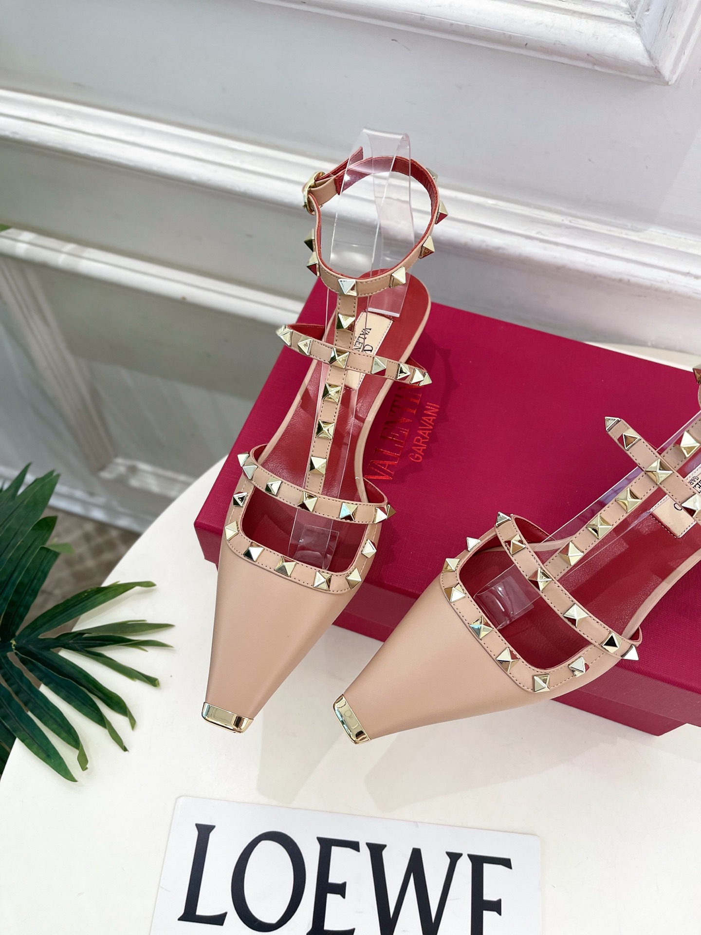 Valentino  华伦天奴 26𝐬𝐬2026春夏新品 ROCKSTUD鉚钉铁头细带中跟凉鞋 上新☑️