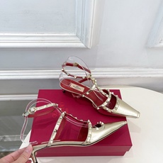 Valentino 华伦天奴 26𝐬𝐬2026春夏新品 ROCKSTUD鉚钉铁头细带中跟凉鞋 上新☑️ Valentino 华伦天奴 26𝐬𝐬2026春夏新品 ROCKSTUD鉚钉铁头细带中跟凉鞋 上新☑️