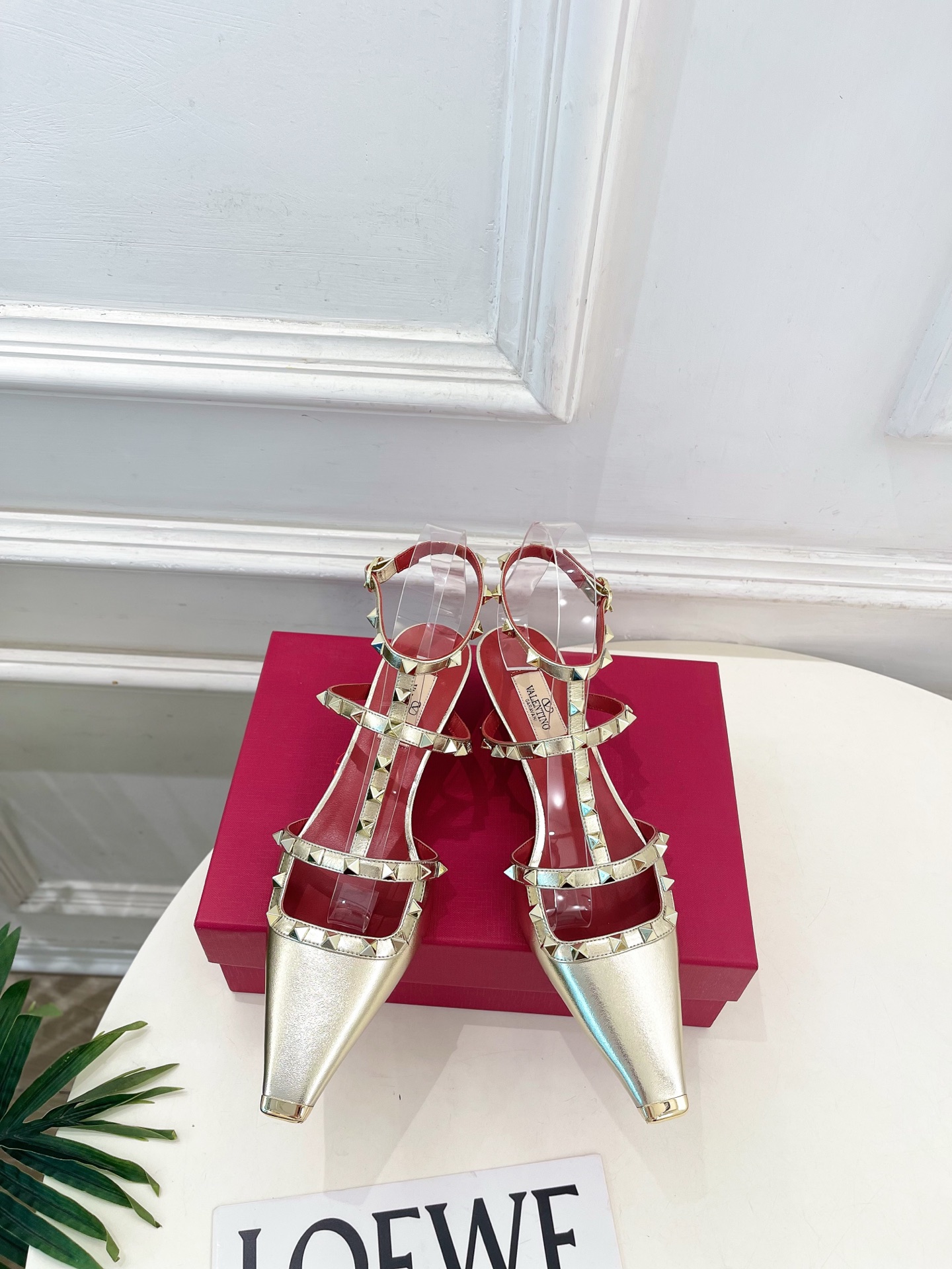 Valentino  华伦天奴 26𝐬𝐬2026春夏新品 ROCKSTUD鉚钉铁头细带中跟凉鞋 上新☑️