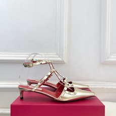 Valentino 华伦天奴 26𝐬𝐬2026春夏新品 ROCKSTUD鉚钉铁头细带中跟凉鞋 上新☑️ Valentino 华伦天奴 26𝐬𝐬2026春夏新品 ROCKSTUD鉚钉铁头细带中跟凉鞋 上新☑️
