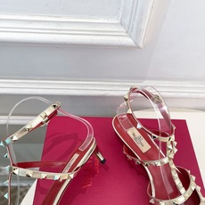 Valentino 华伦天奴 26𝐬𝐬2026春夏新品 ROCKSTUD鉚钉铁头细带中跟凉鞋 上新☑️ Valentino 华伦天奴 26𝐬𝐬2026春夏新品 ROCKSTUD鉚钉铁头细带中跟凉鞋 上新☑️