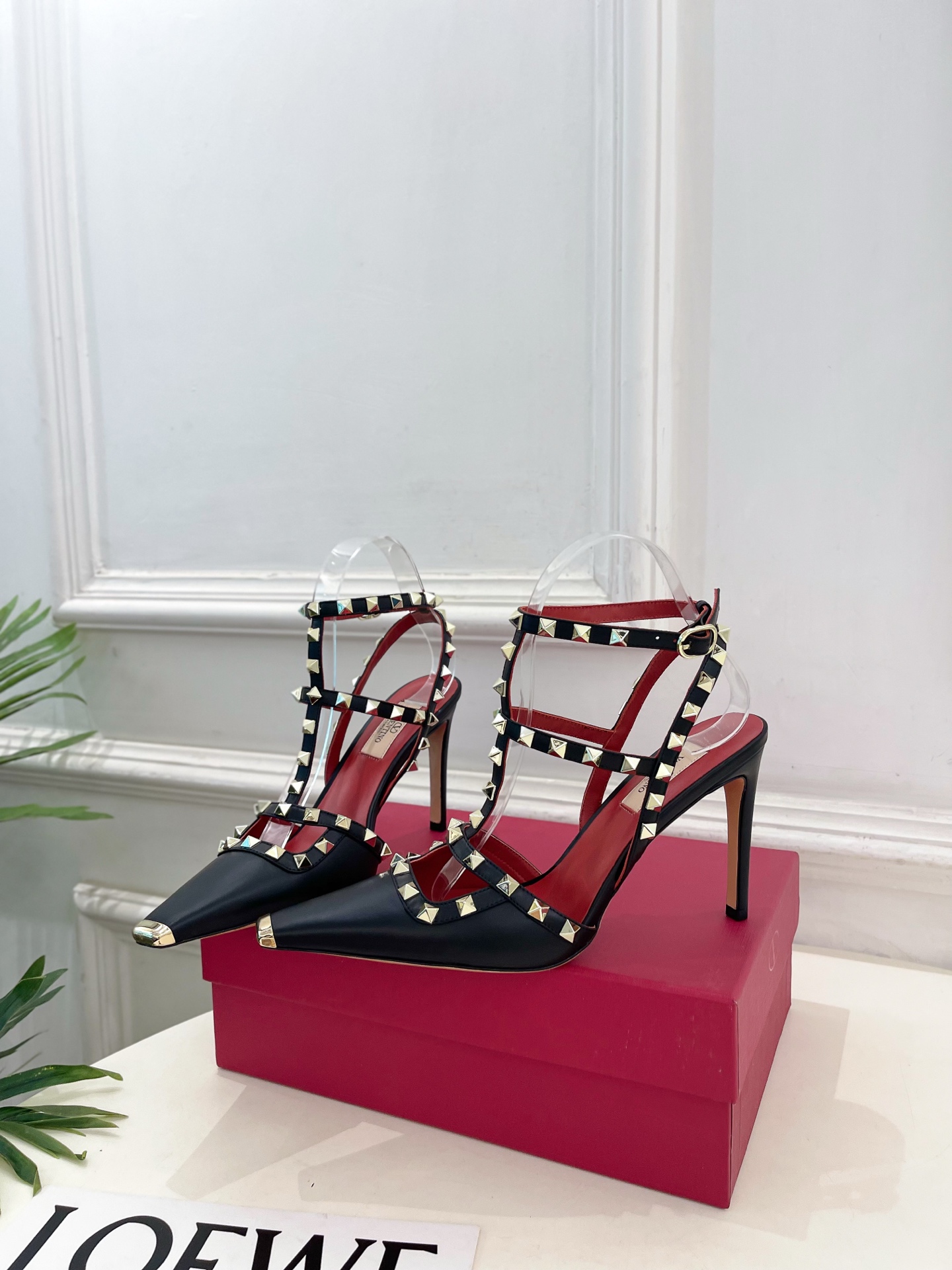 Valentino  华伦天奴 26𝐬𝐬2026春夏新品 ROCKSTUD鉚钉铁头细带高跟凉鞋 上新☑️