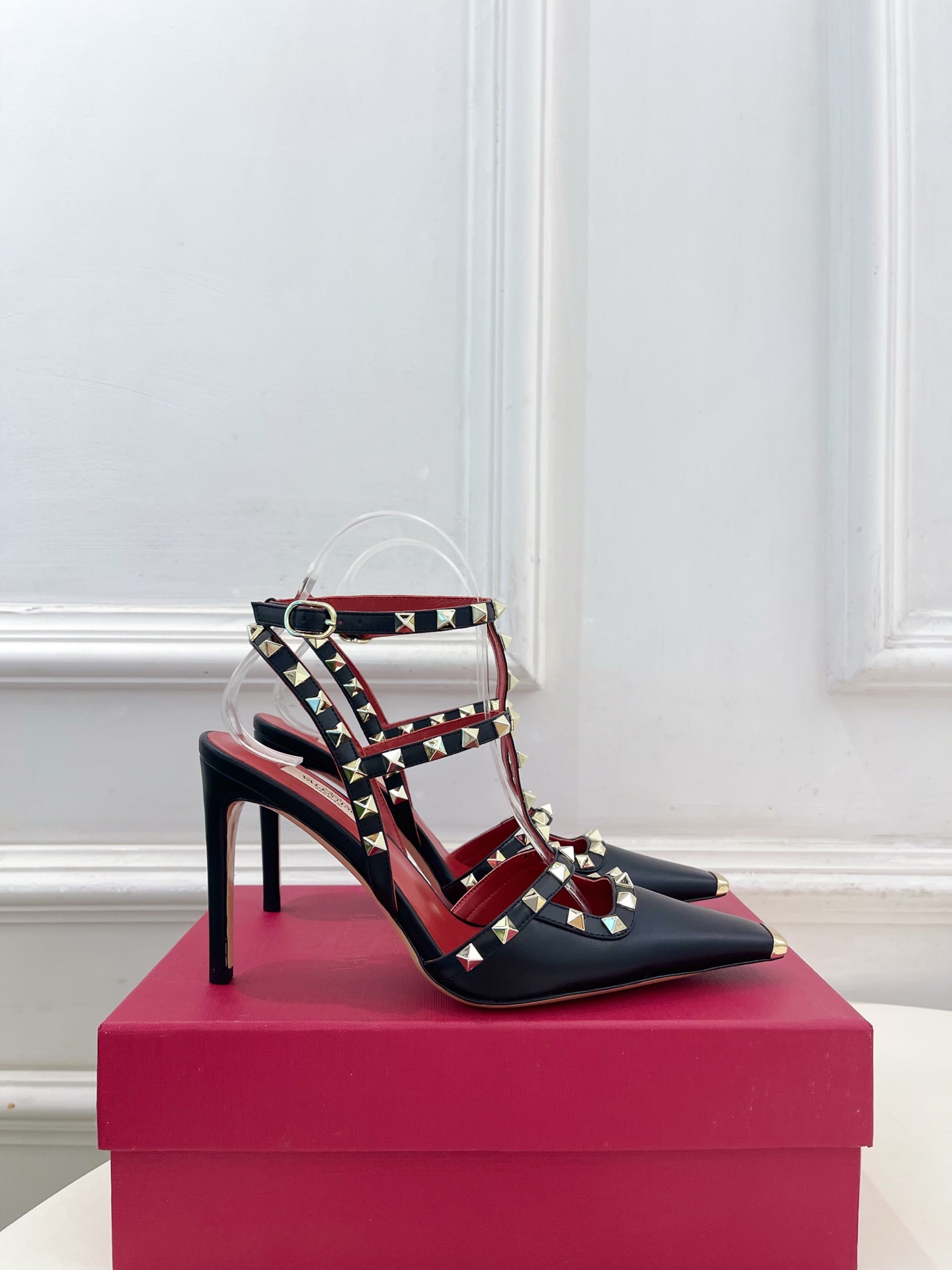 Valentino  华伦天奴 26𝐬𝐬2026春夏新品 ROCKSTUD鉚钉铁头细带高跟凉鞋 上新☑️