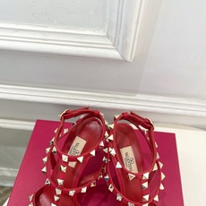 Valentino 华伦天奴 26𝐬𝐬2026春夏新品 ROCKSTUD鉚钉铁头细带高跟凉鞋 上新☑️ Valentino 华伦天奴 26𝐬𝐬2026春夏新品 ROCKSTUD鉚钉铁头细带高跟凉鞋 上新☑️
