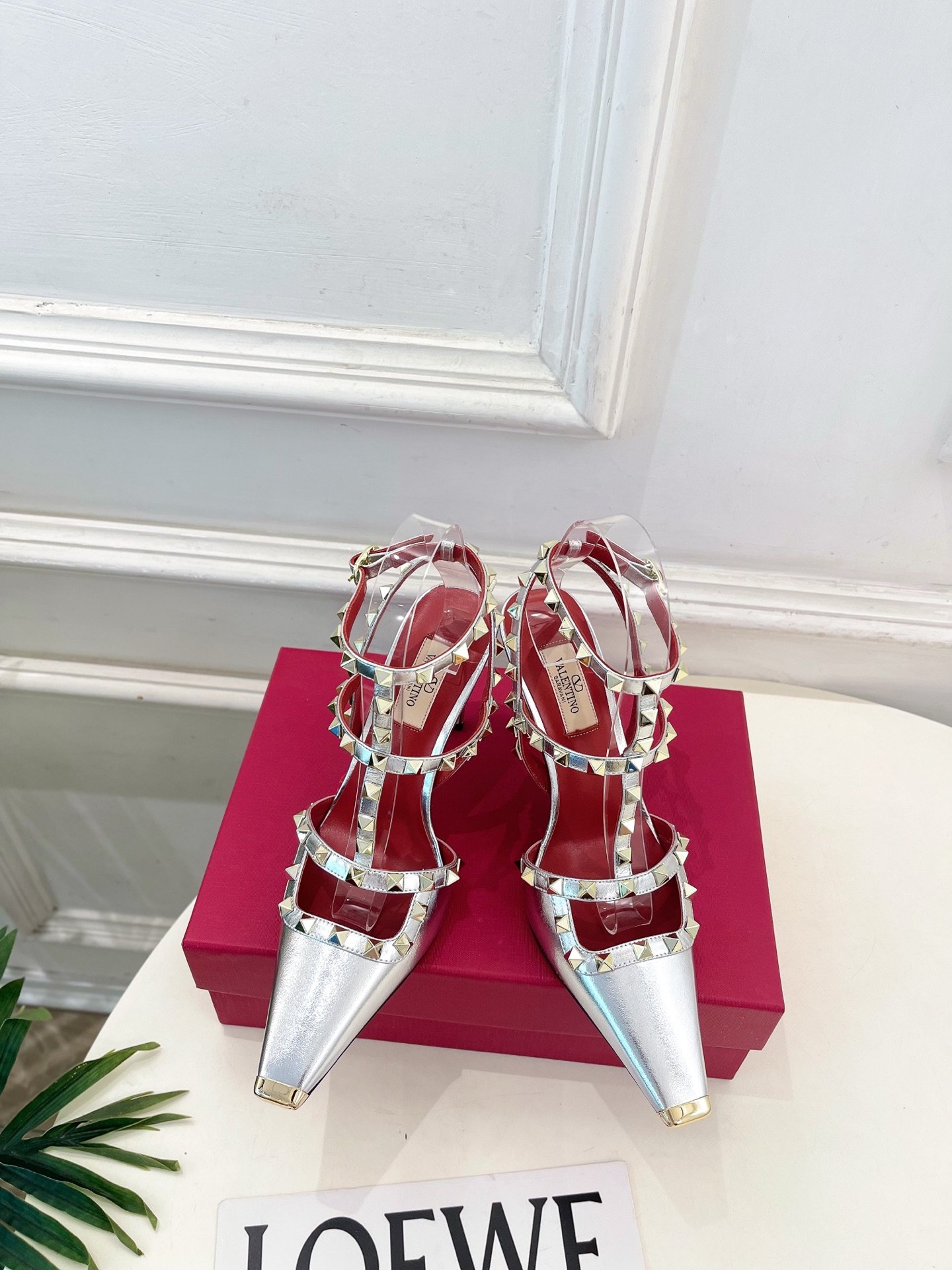 Valentino  华伦天奴 26𝐬𝐬2026春夏新品 ROCKSTUD鉚钉铁头细带高跟凉鞋 上新☑️
