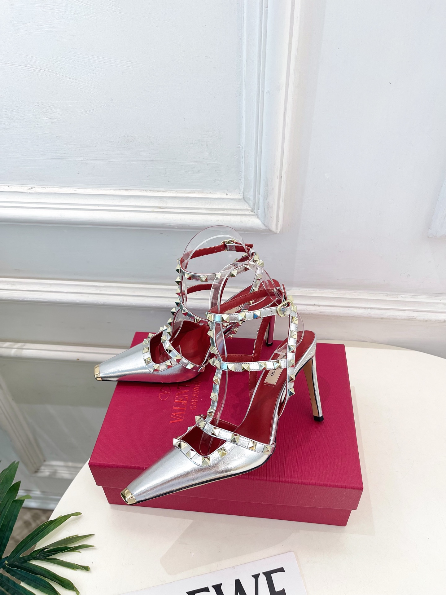 Valentino  华伦天奴 26𝐬𝐬2026春夏新品 ROCKSTUD鉚钉铁头细带高跟凉鞋 上新☑️