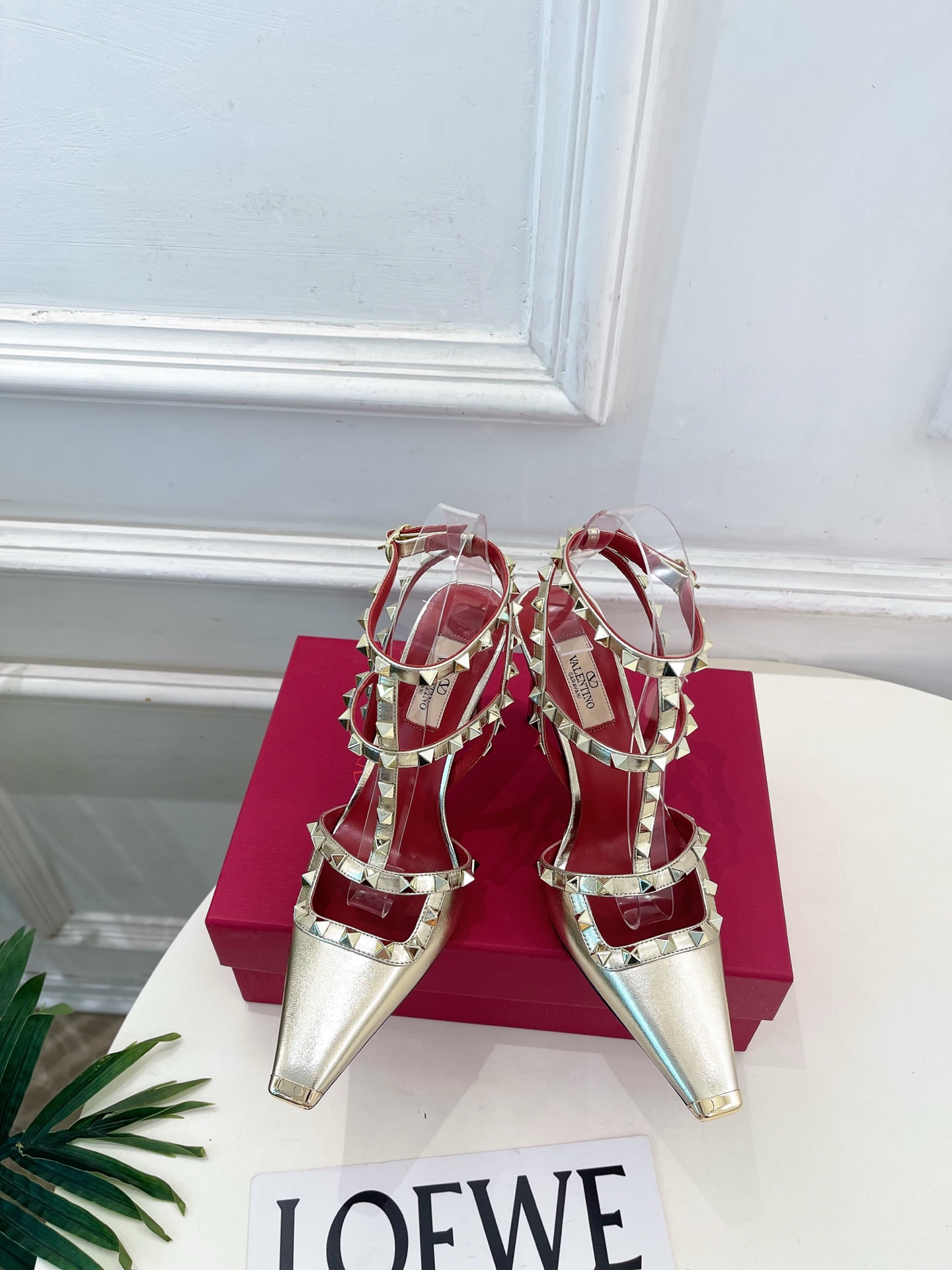 Valentino  华伦天奴 26𝐬𝐬2026春夏新品 ROCKSTUD鉚钉铁头细带高跟凉鞋 上新☑️
