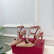 Valentino 华伦天奴 26𝐬𝐬2026春夏新品 ROCKSTUD鉚钉铁头细带高跟凉鞋 上新☑️ Valentino 华伦天奴 26𝐬𝐬2026春夏新品 ROCKSTUD鉚钉铁头细带高跟凉鞋 上新☑️