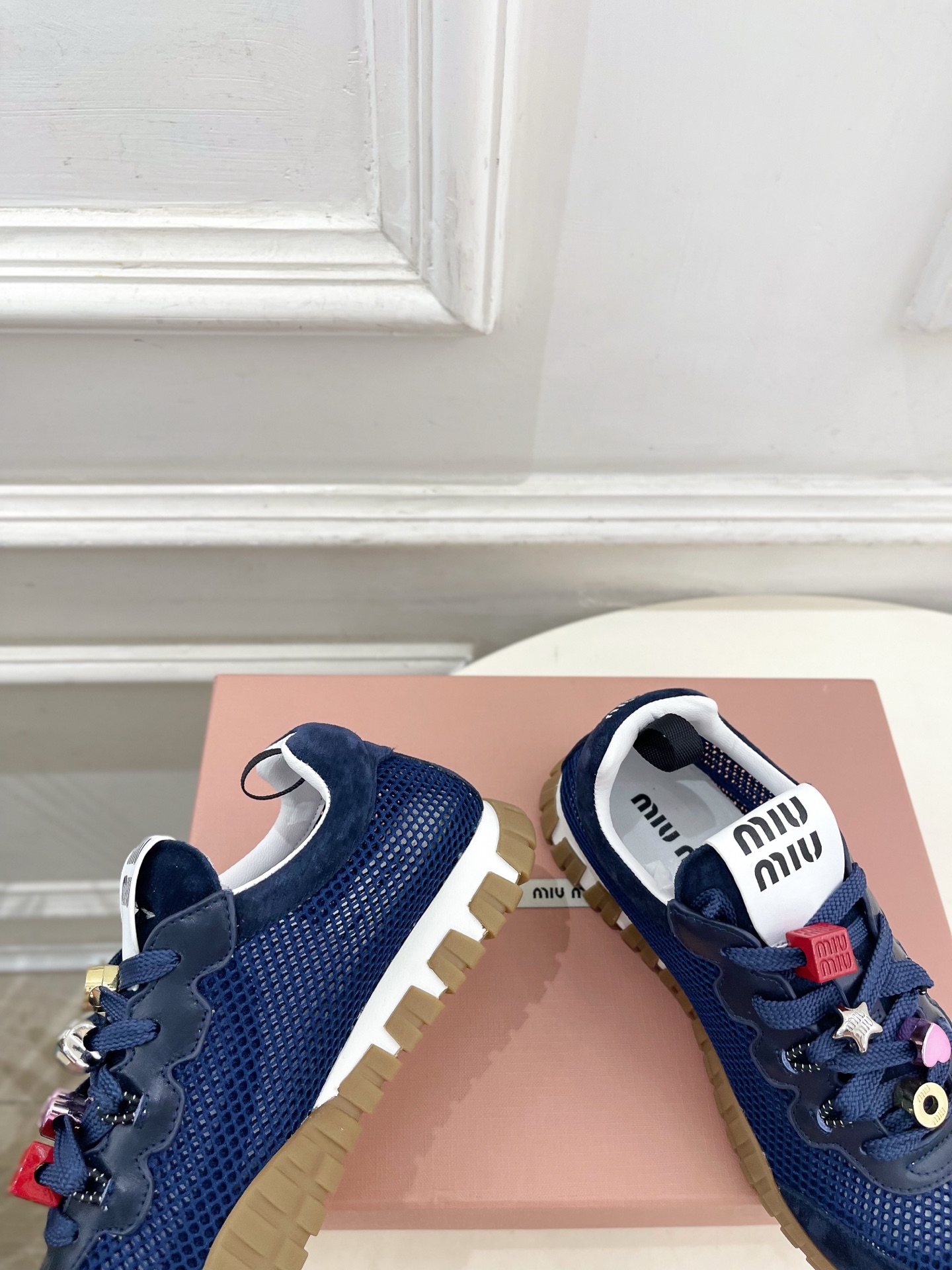 Miu Miu | 缪缪  26𝐬𝐬🖤专柜主打最新秀款 2026春夏新品网眼织物休闲运动鞋火爆上新！🍒B