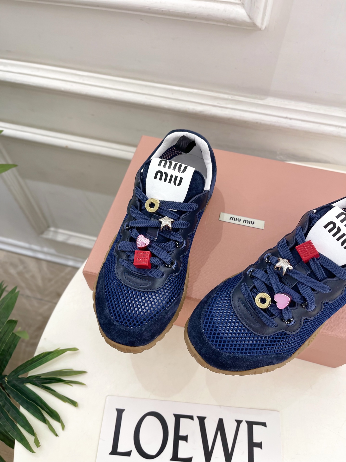 Miu Miu | 缪缪  26𝐬𝐬🖤专柜主打最新秀款 2026春夏新品网眼织物休闲运动鞋火爆上新！🍒B