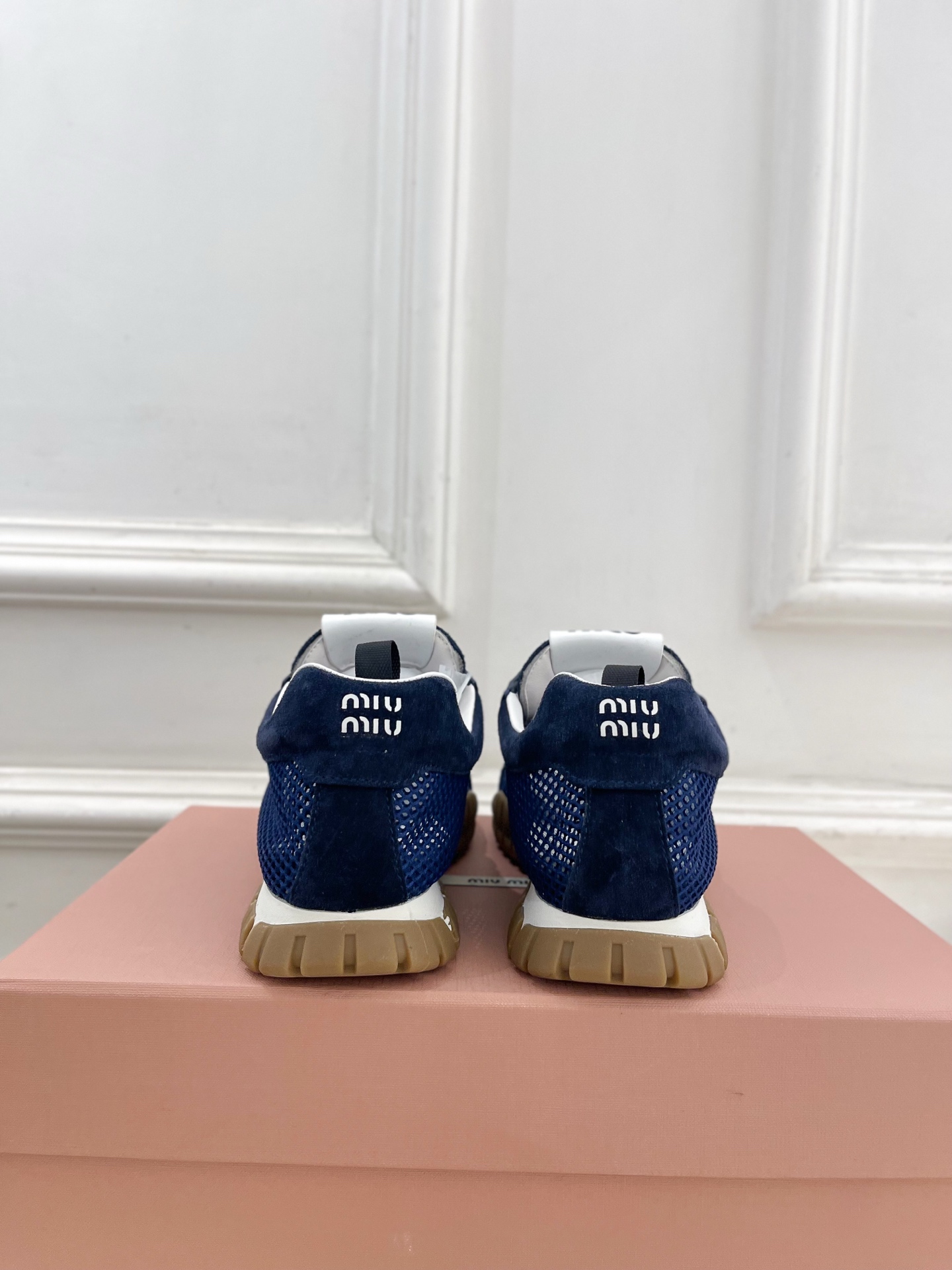 Miu Miu | 缪缪  26𝐬𝐬🖤专柜主打最新秀款 2026春夏新品网眼织物休闲运动鞋火爆上新！🍒B