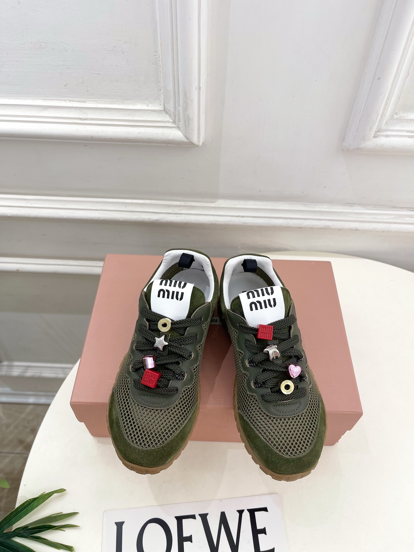 Miu Miu | 缪缪  26𝐬𝐬🖤专柜主打最新秀款 2026春夏新品网眼织物休闲运动鞋火爆上新！🍒B