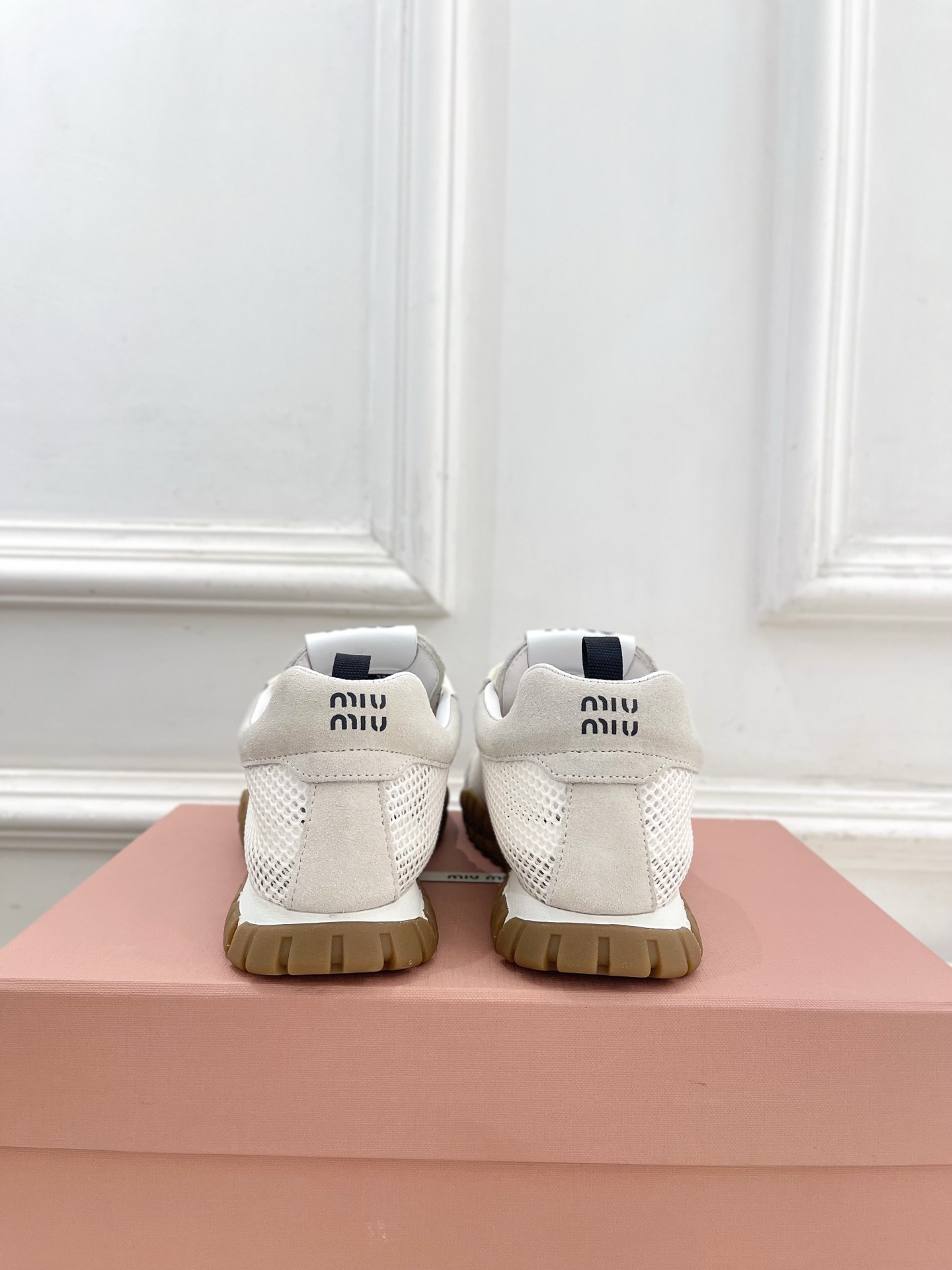 Miu Miu | 缪缪  26𝐬𝐬🖤专柜主打最新秀款 2026春夏新品网眼织物休闲运动鞋火爆上新！🍒B