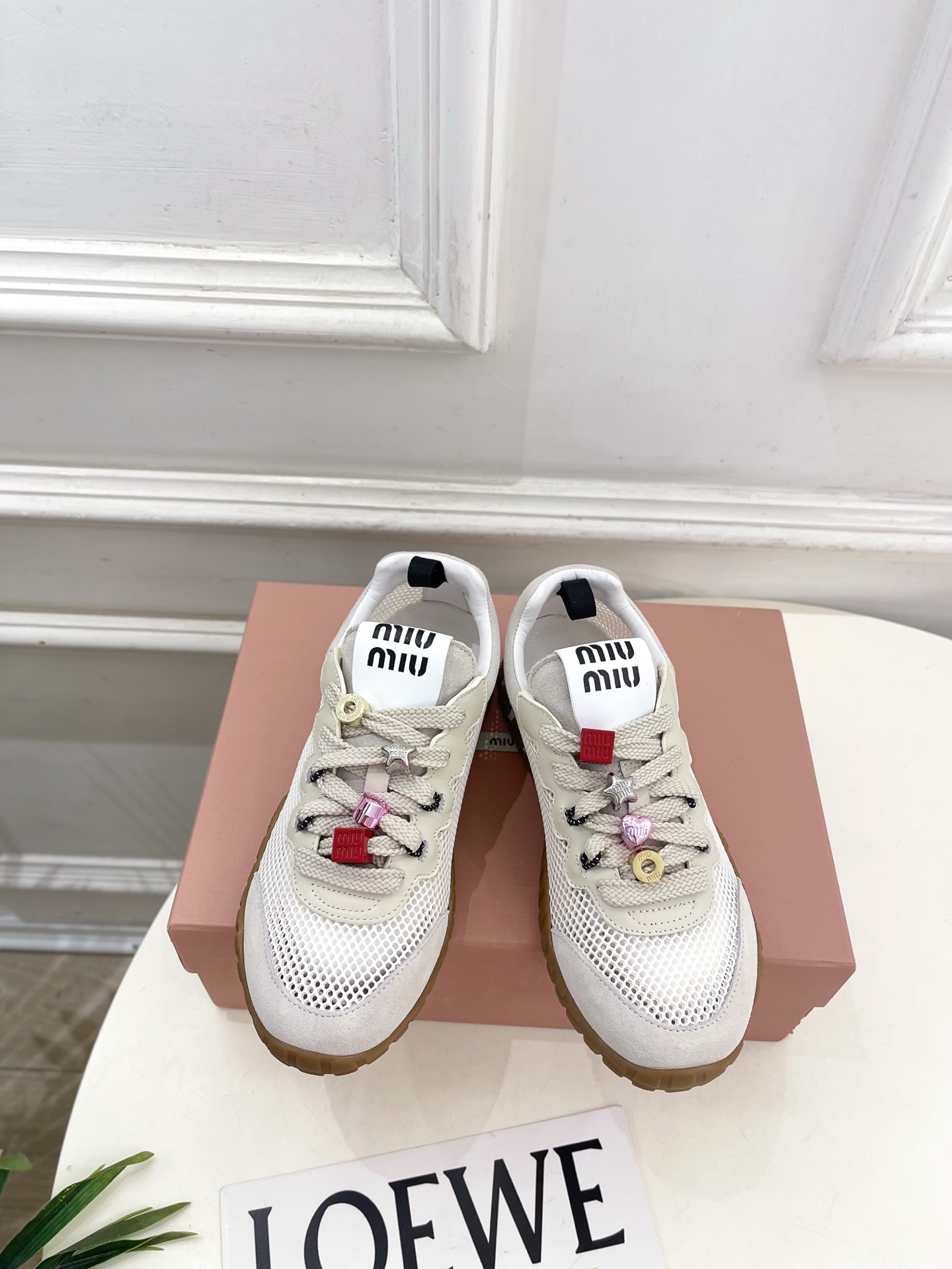 Miu Miu | 缪缪  26𝐬𝐬🖤专柜主打最新秀款 2026春夏新品网眼织物休闲运动鞋火爆上新！🍒B