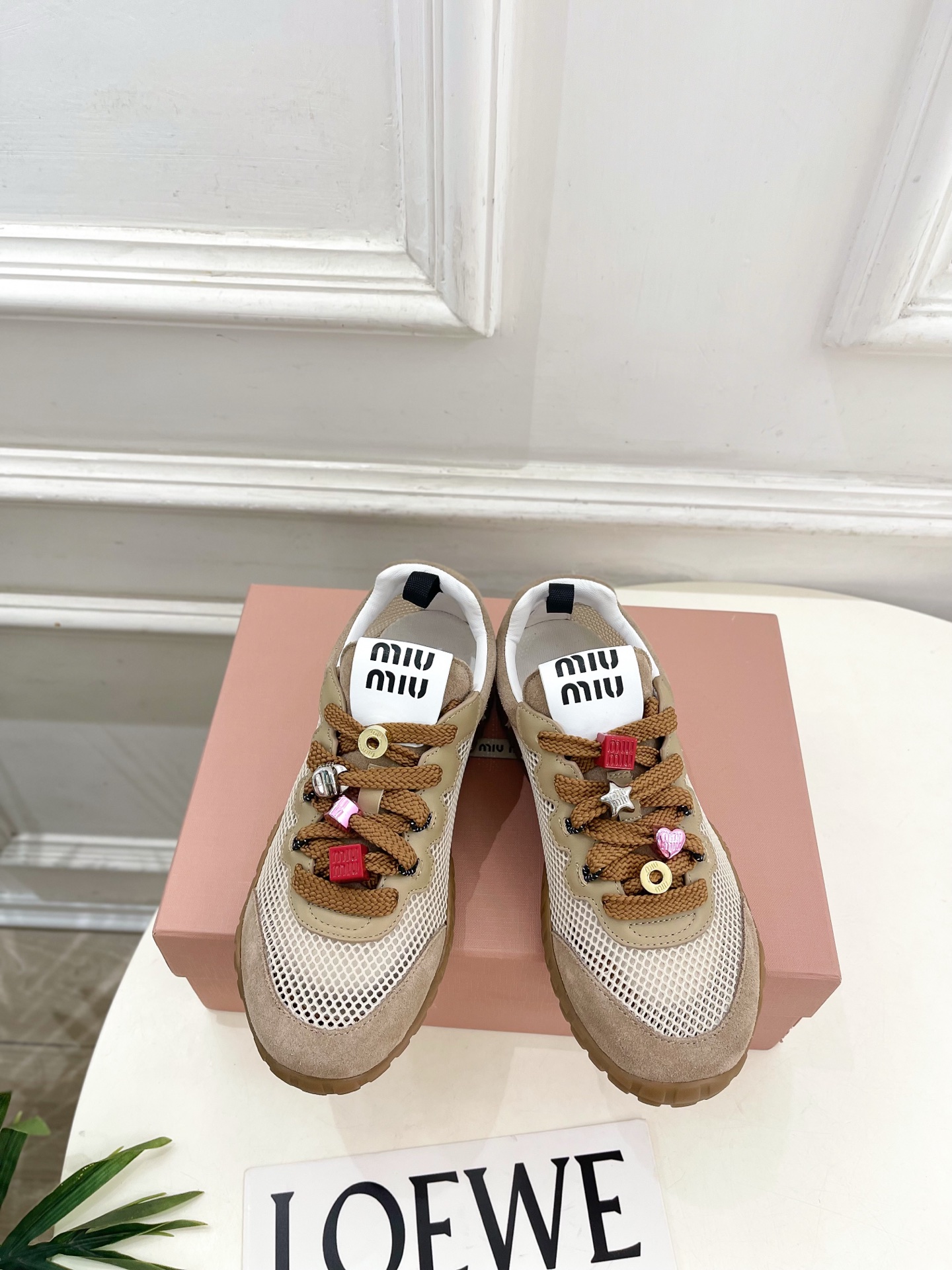 Miu Miu | 缪缪  26𝐬𝐬🖤专柜主打最新秀款 2026春夏新品网眼织物休闲运动鞋火爆上新！🍒B