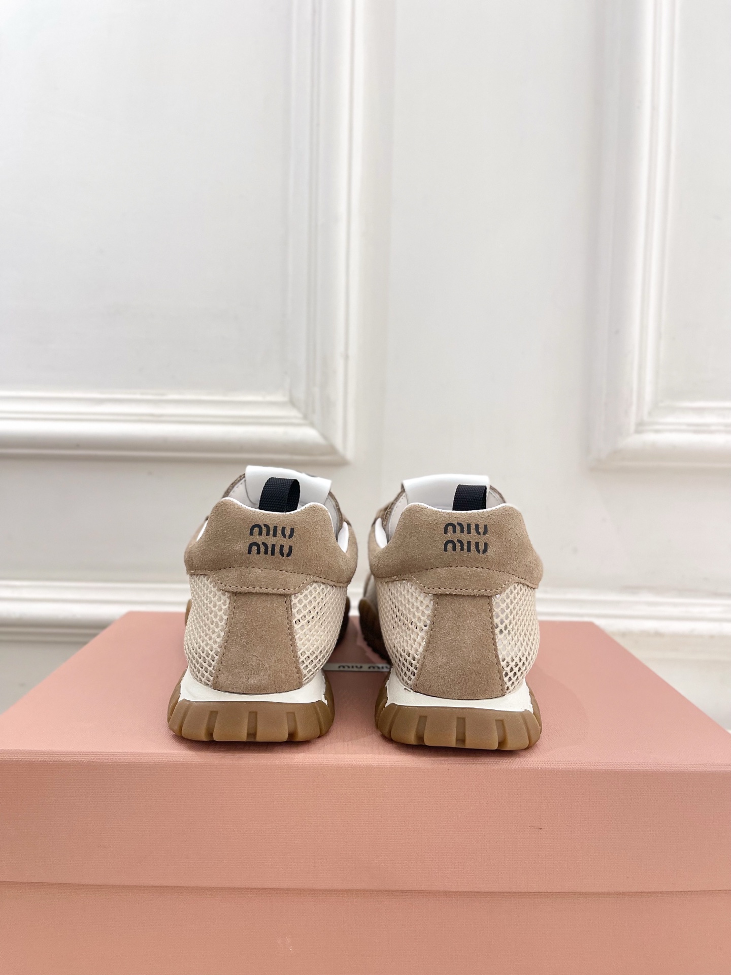 Miu Miu | 缪缪  26𝐬𝐬🖤专柜主打最新秀款 2026春夏新品网眼织物休闲运动鞋火爆上新！🍒B