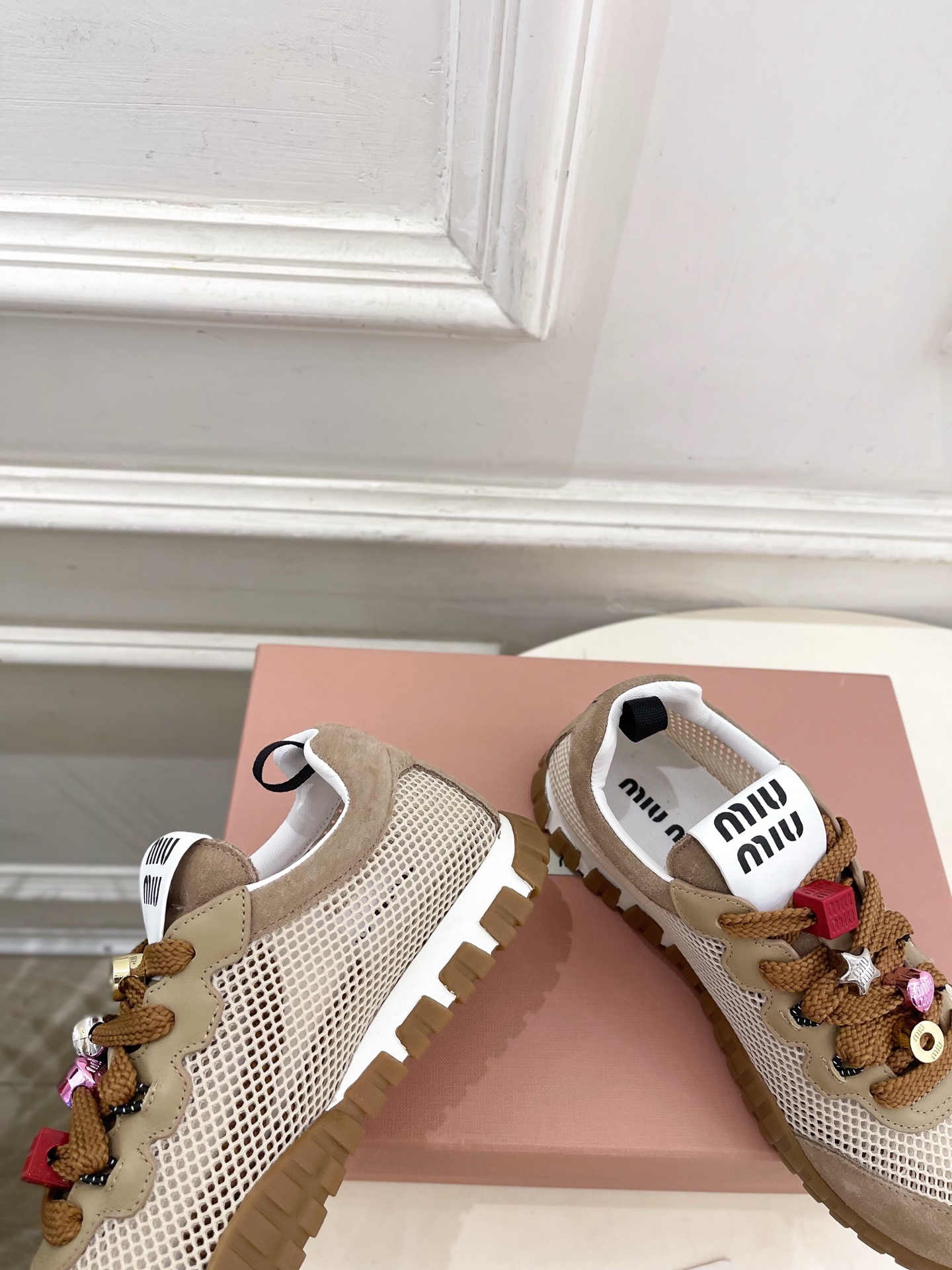 Miu Miu | 缪缪  26𝐬𝐬🖤专柜主打最新秀款 2026春夏新品网眼织物休闲运动鞋火爆上新！🍒B