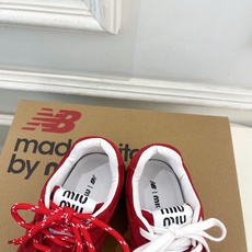 Miu Miu | 缪缪 26𝐬𝐬🖤专柜主打最新秀款 2026新品New Balance x Miu Miu Miu | 缪缪 26𝐬𝐬🖤专柜主打最新秀款 2026新品New Balance x Miu