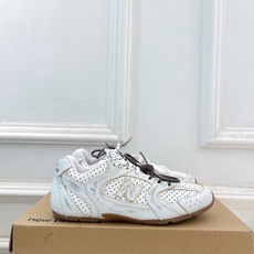 Miu Miu | 缪缪 26𝐬𝐬🖤专柜主打最新秀款 2026新品New Balance × Miu Miu Miu | 缪缪 26𝐬𝐬🖤专柜主打最新秀款 2026新品New Balance × Miu