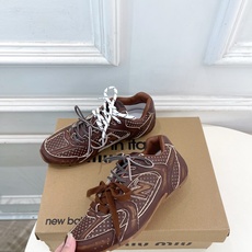 Miu Miu | 缪缪 26𝐬𝐬🖤专柜主打最新秀款 2026新品New Balance × Miu Miu Miu | 缪缪 26𝐬𝐬🖤专柜主打最新秀款 2026新品New Balance × Miu