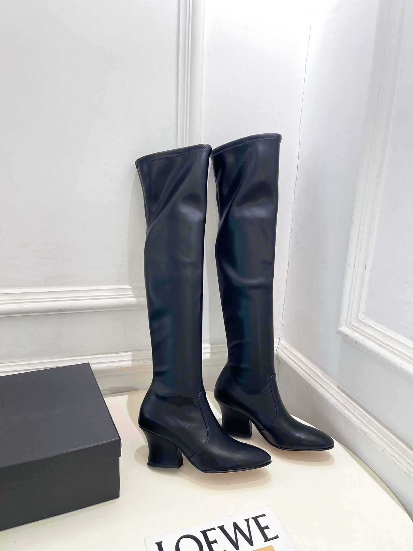 Jil Sander(吉尔·桑达）2026 早秋新品 JD极简复古粗跟长筒弹力靴————————JS作为