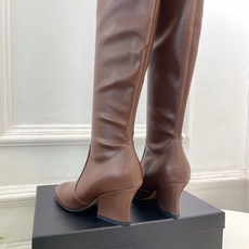 Jil Sander(吉尔·桑达)2026 早秋新品 JD极简复古粗跟长筒弹力靴————————JS作为 Jil Sander(吉尔·桑达)2026 早秋新品 JD极简复古粗跟长筒弹力靴————————JS作为