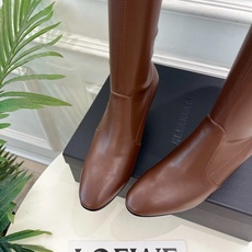 Jil Sander(吉尔·桑达)2026 早秋新品 JD极简复古粗跟长筒弹力靴————————JS作为 Jil Sander(吉尔·桑达)2026 早秋新品 JD极简复古粗跟长筒弹力靴————————JS作为
