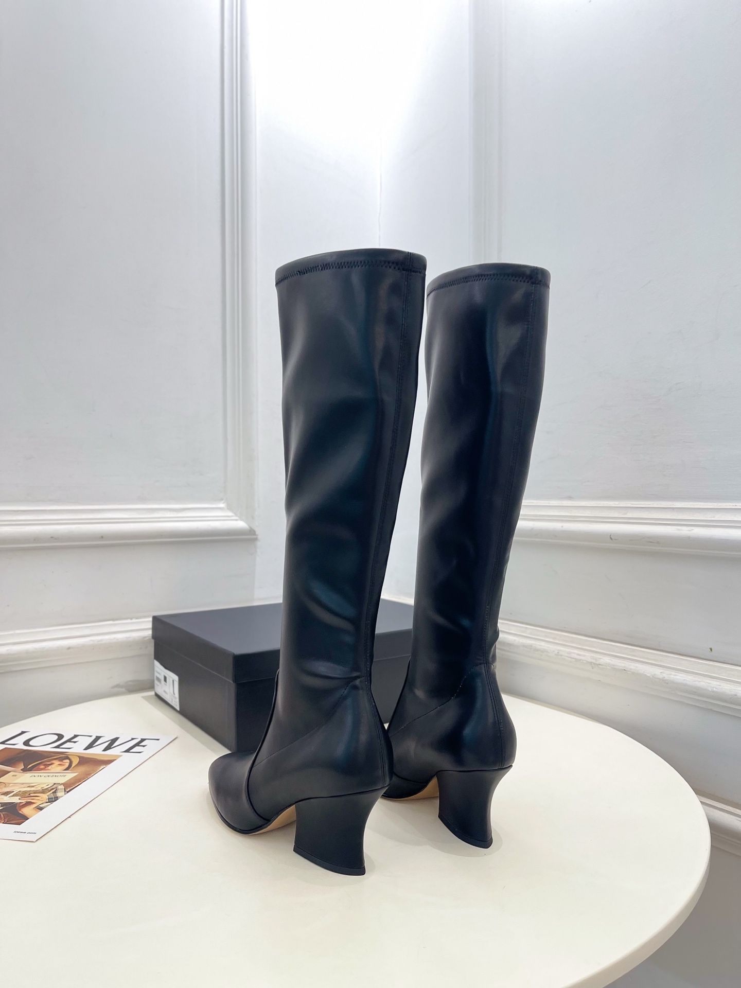 Jil Sander(吉尔·桑达）2026 早秋新品 JD极简复古粗跟高筒弹力靴————————JS作为