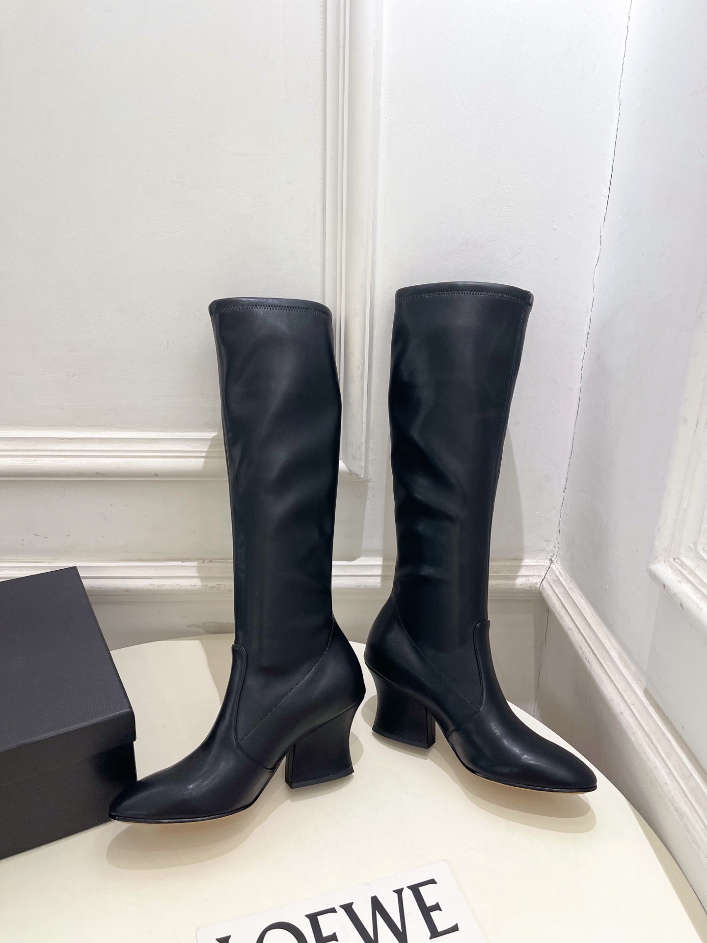 Jil Sander(吉尔·桑达）2026 早秋新品 JD极简复古粗跟高筒弹力靴————————JS作为
