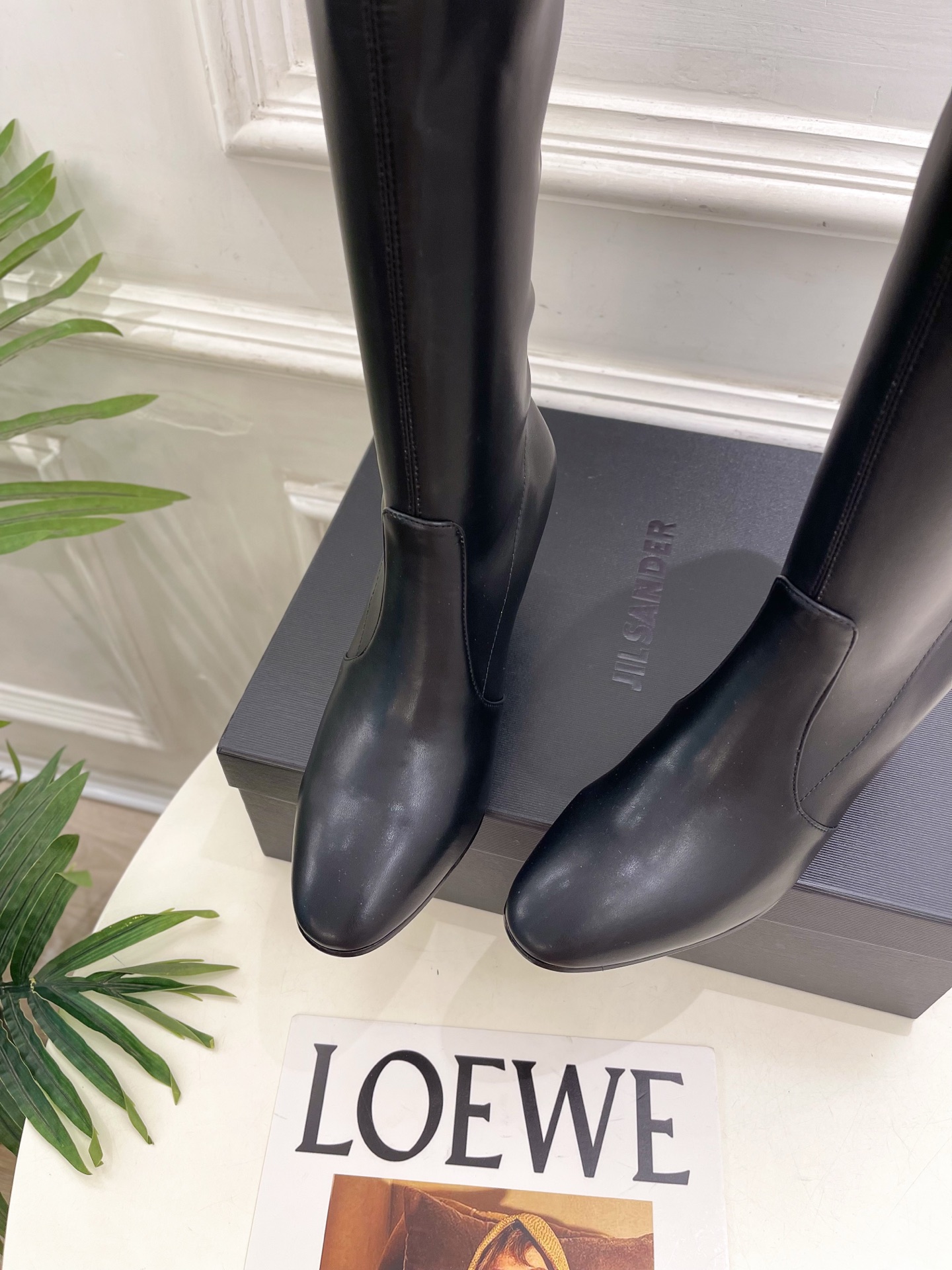 Jil Sander(吉尔·桑达）2026 早秋新品 JD极简复古粗跟高筒弹力靴————————JS作为