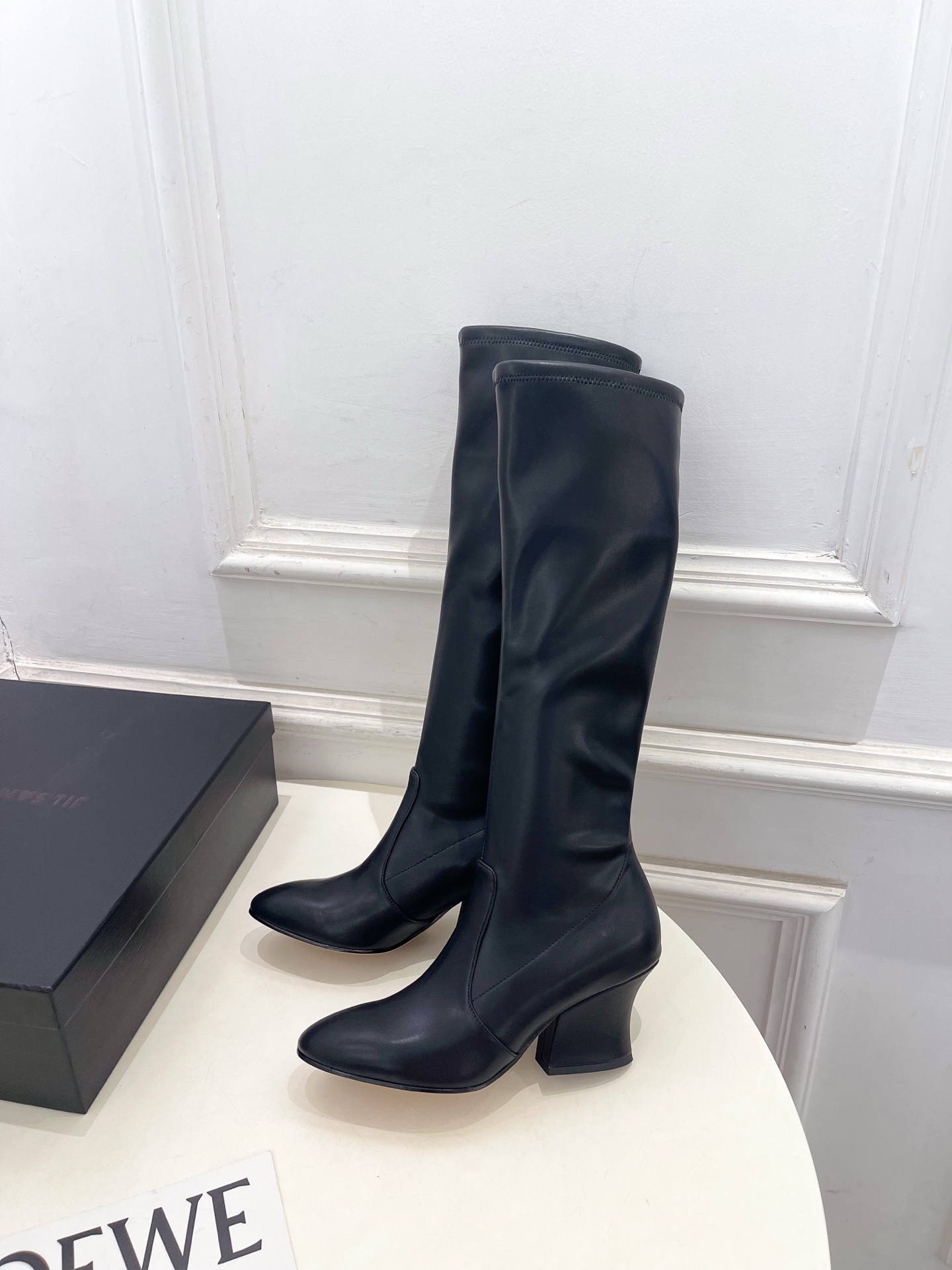 Jil Sander(吉尔·桑达）2026 早秋新品 JD极简复古粗跟高筒弹力靴————————JS作为