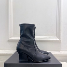 Jil Sander(吉尔·桑达)2026 早秋新品 JD极简复古粗跟弹力短靴————————JS作为这 Jil Sander(吉尔·桑达)2026 早秋新品 JD极简复古粗跟弹力短靴————————JS作为这