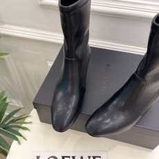 Jil Sander(吉尔·桑达)2026 早秋新品 JD极简复古粗跟弹力短靴————————JS作为这 Jil Sander(吉尔·桑达)2026 早秋新品 JD极简复古粗跟弹力短靴————————JS作为这