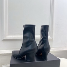 Jil Sander(吉尔·桑达)2026 早秋新品 JD极简复古粗跟弹力短靴————————JS作为这 Jil Sander(吉尔·桑达)2026 早秋新品 JD极简复古粗跟弹力短靴————————JS作为这