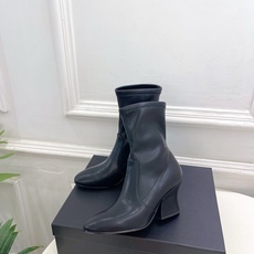 Jil Sander(吉尔·桑达)2026 早秋新品 JD极简复古粗跟弹力短靴————————JS作为这 Jil Sander(吉尔·桑达)2026 早秋新品 JD极简复古粗跟弹力短靴————————JS作为这