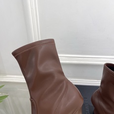 Jil Sander(吉尔·桑达)2026 早秋新品 JD极简复古粗跟弹力短靴————————JS作为这 Jil Sander(吉尔·桑达)2026 早秋新品 JD极简复古粗跟弹力短靴————————JS作为这
