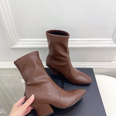 Jil Sander(吉尔·桑达)2026 早秋新品 JD极简复古粗跟弹力短靴————————JS作为这 Jil Sander(吉尔·桑达)2026 早秋新品 JD极简复古粗跟弹力短靴————————JS作为这