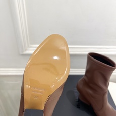 Jil Sander(吉尔·桑达)2026 早秋新品 JD极简复古粗跟弹力短靴————————JS作为这 Jil Sander(吉尔·桑达)2026 早秋新品 JD极简复古粗跟弹力短靴————————JS作为这