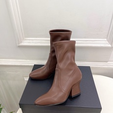 Jil Sander(吉尔·桑达)2026 早秋新品 JD极简复古粗跟弹力短靴————————JS作为这 Jil Sander(吉尔·桑达)2026 早秋新品 JD极简复古粗跟弹力短靴————————JS作为这
