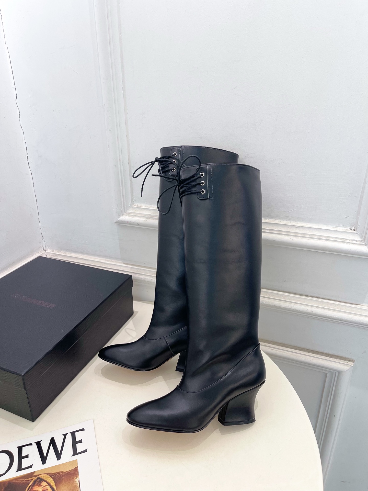 Jil Sander(吉尔·桑达）2026 秋冬新品 JD极简绑带粗跟长筒靴————————JS作为这两