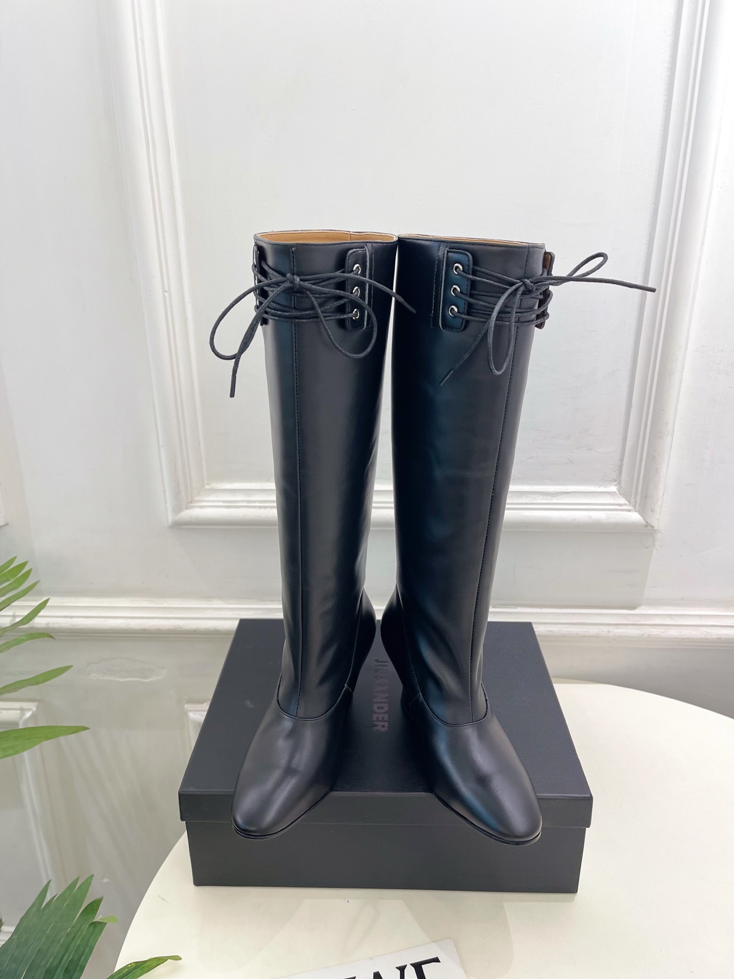 Jil Sander(吉尔·桑达）2026 秋冬新品 JD极简绑带粗跟长筒靴————————JS作为这两
