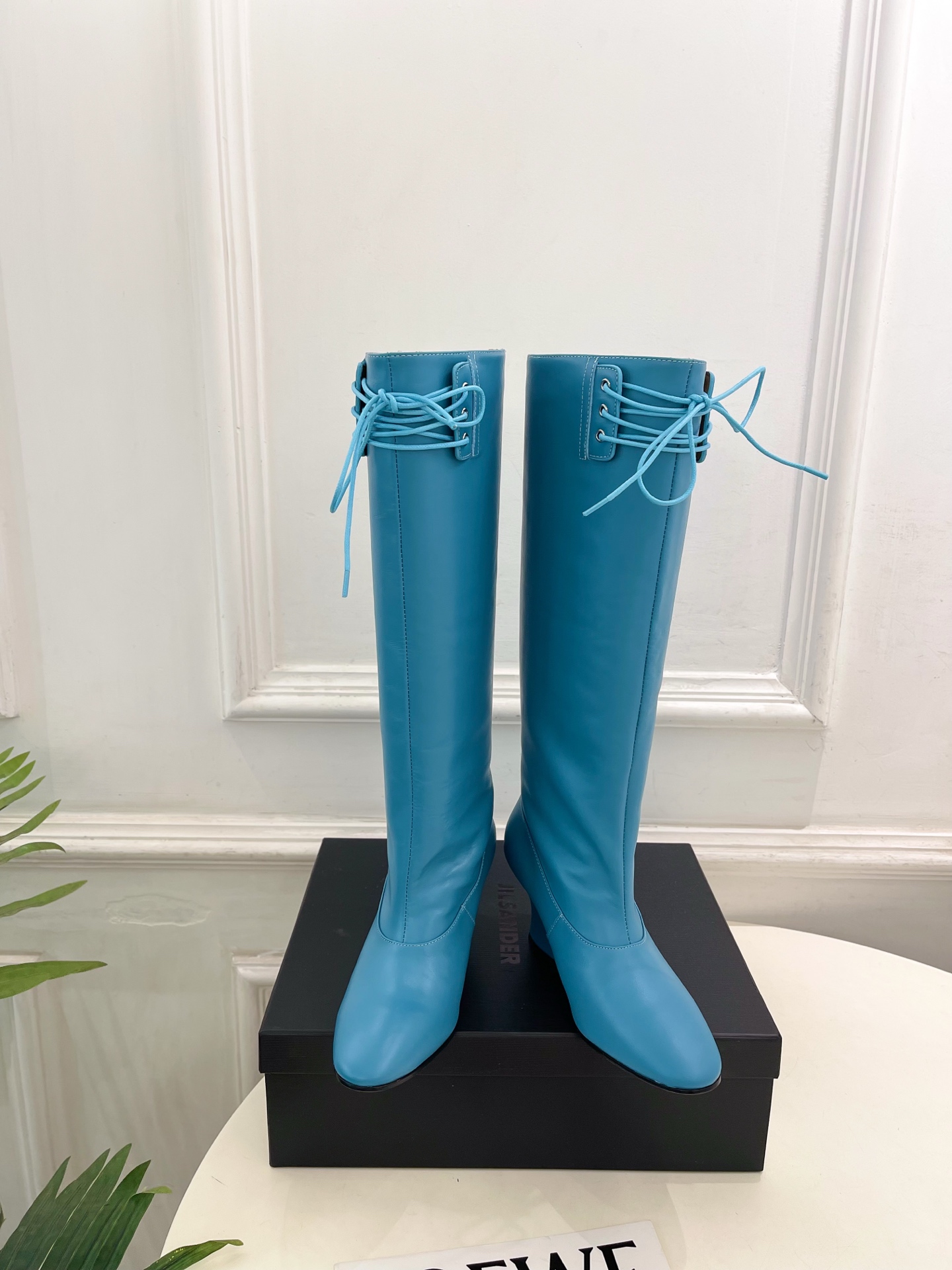 Jil Sander(吉尔·桑达）2026 秋冬新品 JD极简绑带粗跟长筒靴————————JS作为这两