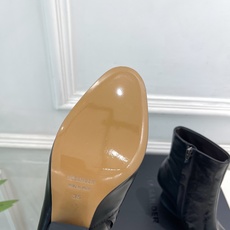 Jil Sander(吉尔·桑达)2026 秋冬新品 JD极简复古圆头粗跟短靴————————JS作为这 Jil Sander(吉尔·桑达)2026 秋冬新品 JD极简复古圆头粗跟短靴————————JS作为这