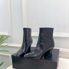 Jil Sander(吉尔·桑达)2026 秋冬新品 JD极简复古圆头粗跟短靴————————JS作为这 Jil Sander(吉尔·桑达)2026 秋冬新品 JD极简复古圆头粗跟短靴————————JS作为这