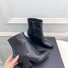 Jil Sander(吉尔·桑达)2026 秋冬新品 JD极简复古圆头粗跟短靴————————JS作为这 Jil Sander(吉尔·桑达)2026 秋冬新品 JD极简复古圆头粗跟短靴————————JS作为这