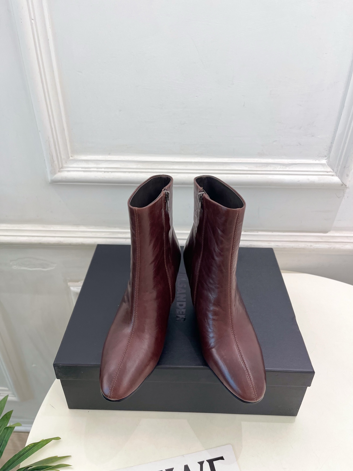 Jil Sander(吉尔·桑达）2026 秋冬新品 JD极简复古圆头粗跟短靴————————JS作为这