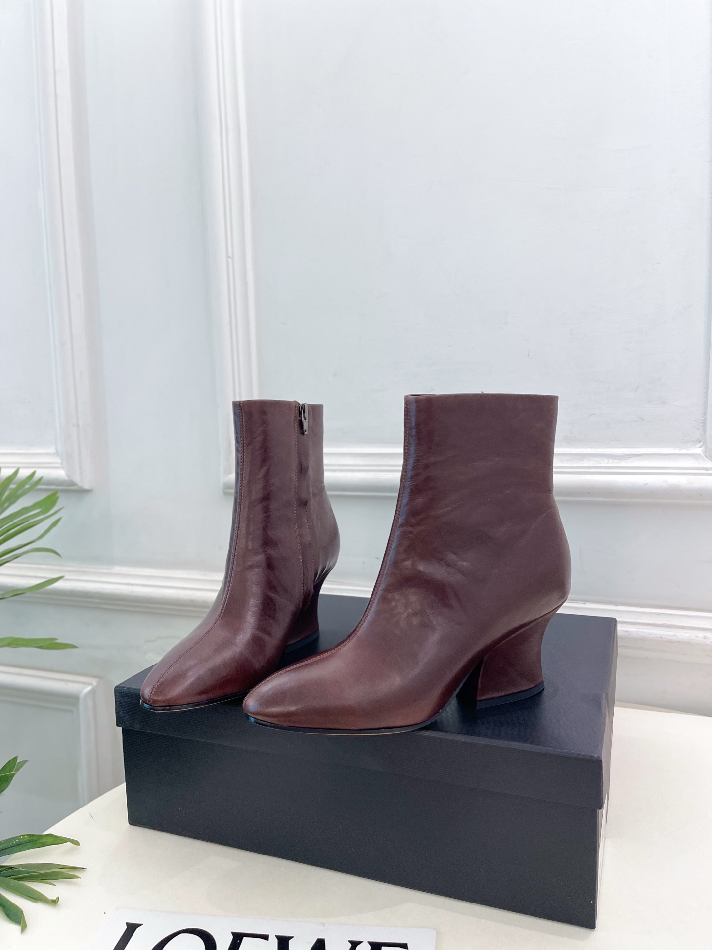 Jil Sander(吉尔·桑达）2026 秋冬新品 JD极简复古圆头粗跟短靴————————JS作为这