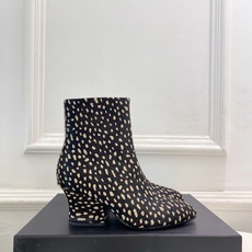 Jil Sander(吉尔·桑达)2026 秋冬新品 JD极简复古圆头粗跟短靴————————JS作为这 Jil Sander(吉尔·桑达)2026 秋冬新品 JD极简复古圆头粗跟短靴————————JS作为这
