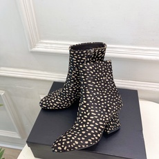 Jil Sander(吉尔·桑达)2026 秋冬新品 JD极简复古圆头粗跟短靴————————JS作为这 Jil Sander(吉尔·桑达)2026 秋冬新品 JD极简复古圆头粗跟短靴————————JS作为这
