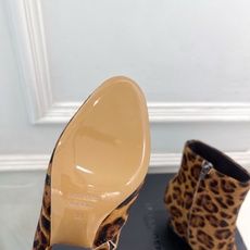 Jil Sander(吉尔·桑达)2026 秋冬新品 JD极简复古圆头粗跟短靴————————JS作为这 Jil Sander(吉尔·桑达)2026 秋冬新品 JD极简复古圆头粗跟短靴————————JS作为这